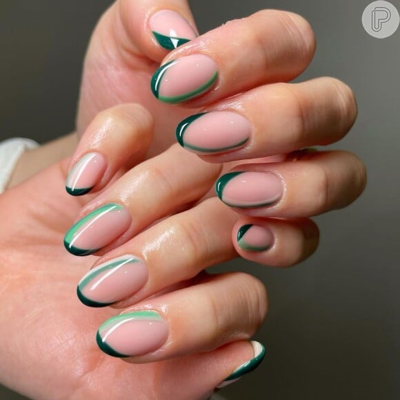 Short Oval Green and White French Variations Short Oval Green and White French Variations — Winter French Tip Nails