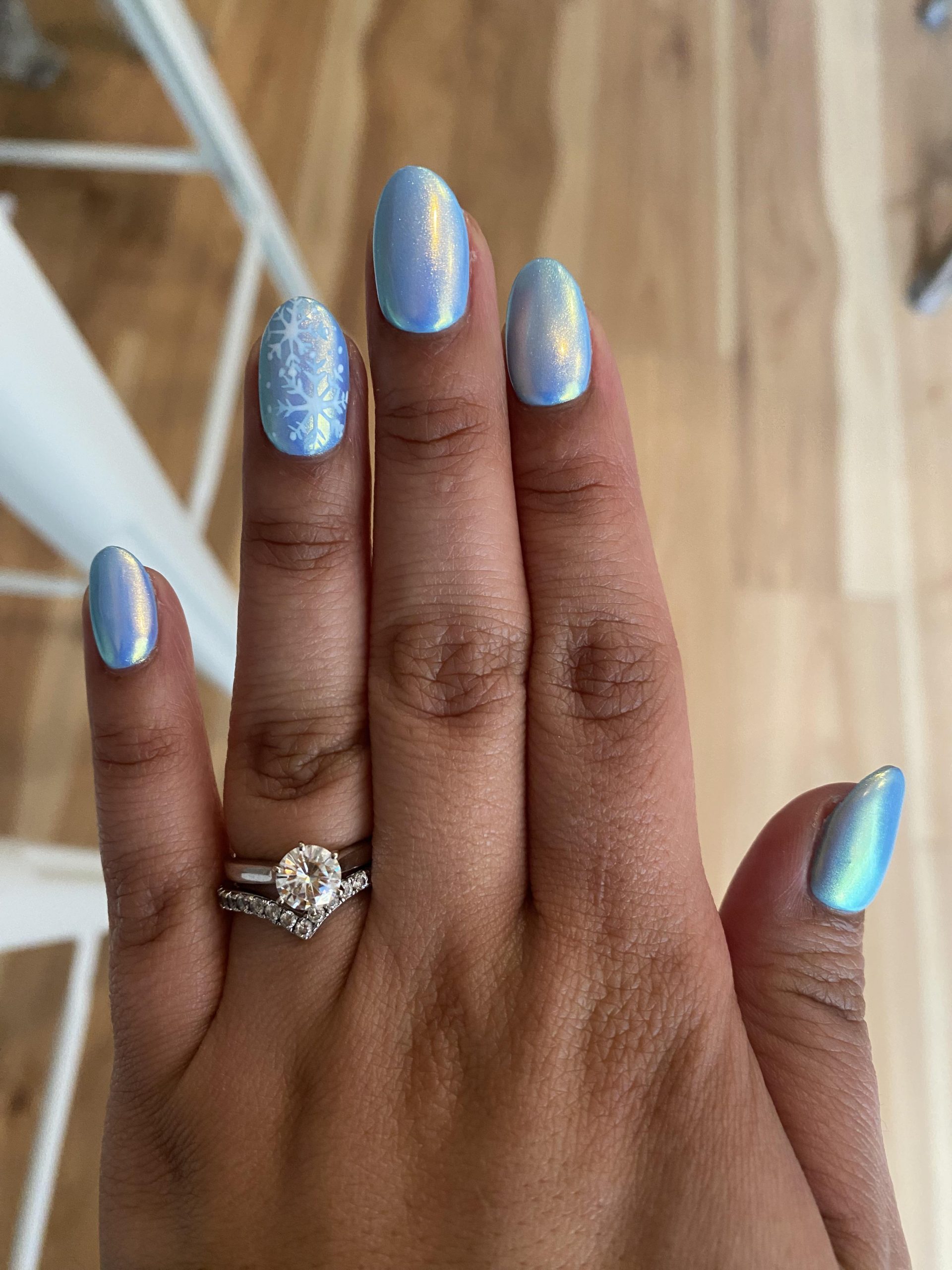 Light Blue Chrome with Delicate Snowflakes Light Blue Chrome with Delicate Snowflakes — Winter Chrome Nails