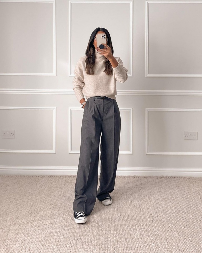 Beige Turtleneck with Grey Wide-Leg Trousers and Sneakers Beige Turtleneck with Grey Wide-Leg Trousers and Sneakers — Winter Outfits