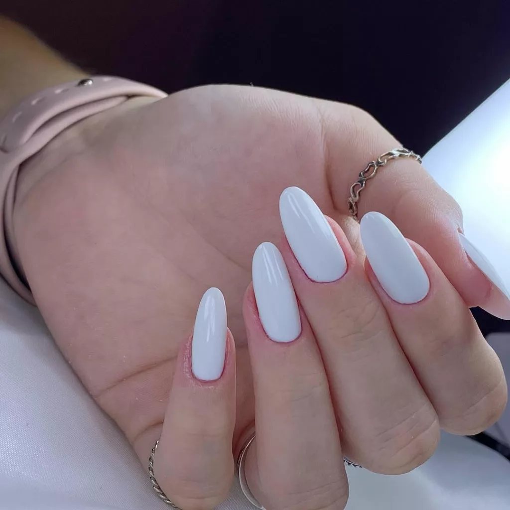 Glossy The Uniform Opaque Milky White Oval Glossy The Uniform Opaque Milky White Oval — Milky White Nails
