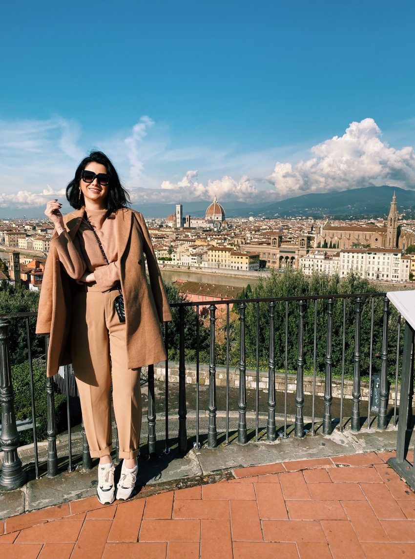 Monochromatic Tan and Camel Wool Coat Outfit for Travel Monochromatic Tan and Camel Wool Coat Outfit for Travel — Winter Travel Outfits