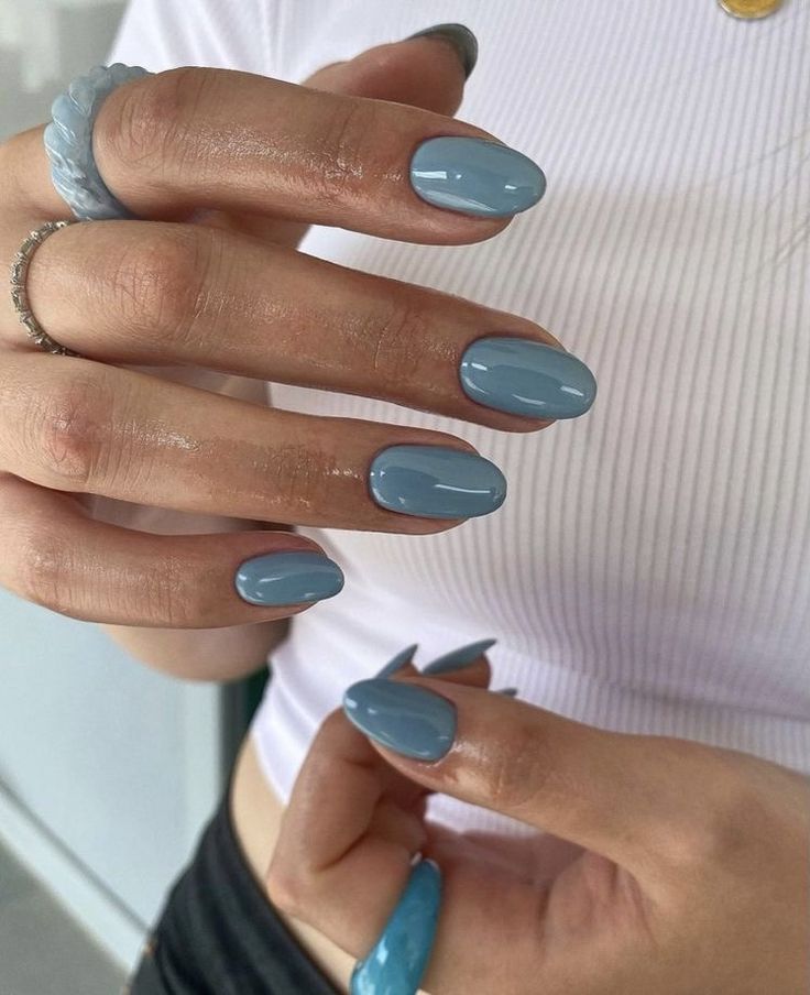 Creamy Glossy Visual Idea — Winter Round Nails
