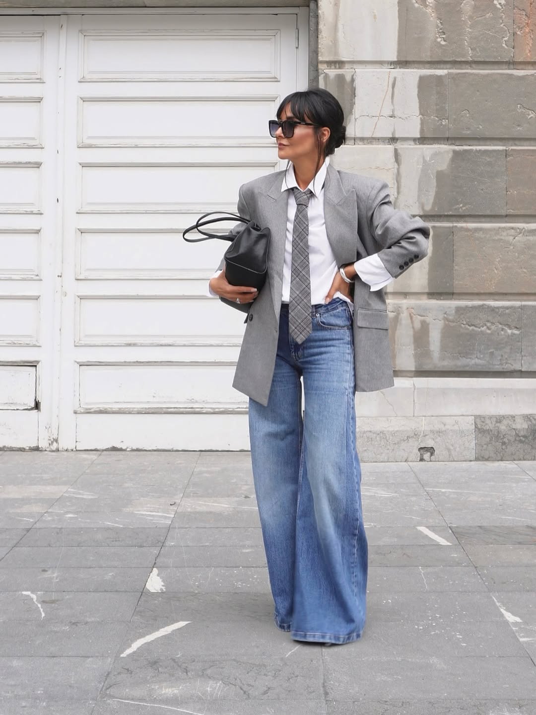 Smart Casual Grey Plaid Blazer and Wide Leg Jeans Smart Casual Grey Plaid Blazer and Wide Leg Jeans — Winter Outfits with Wide Leg Jeans
