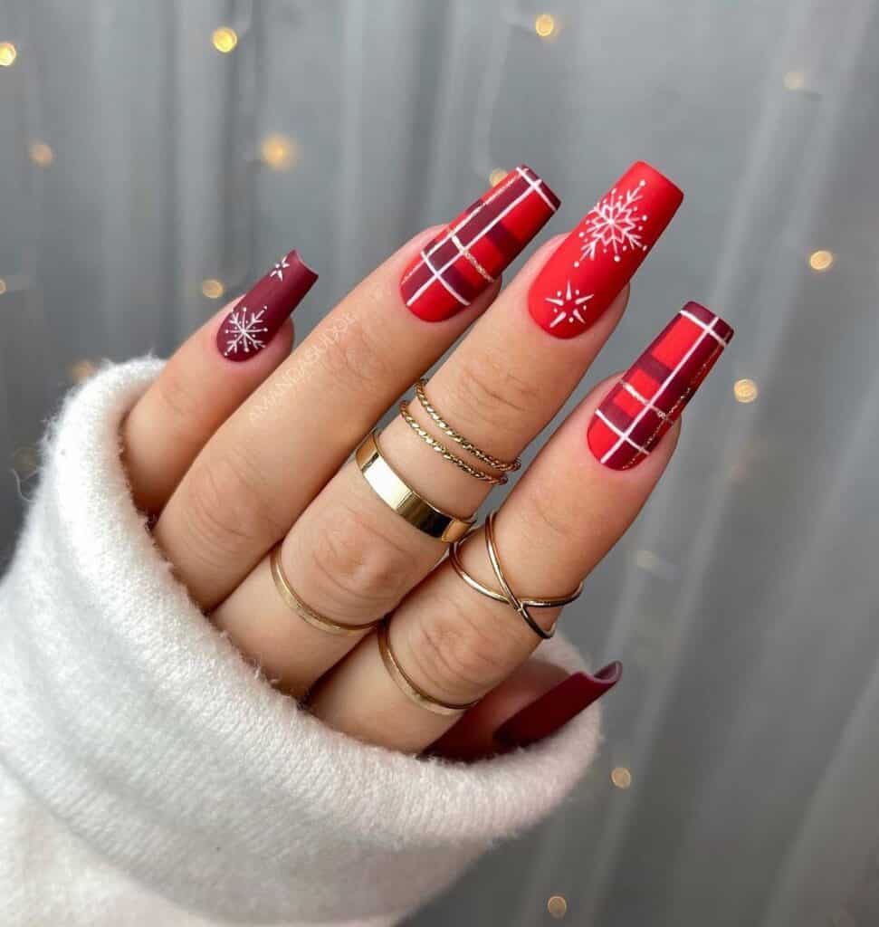 Matte Red Plaid Snowflake Coffin Nails Matte Red Plaid Snowflake Coffin Nails — Winter Red Nails