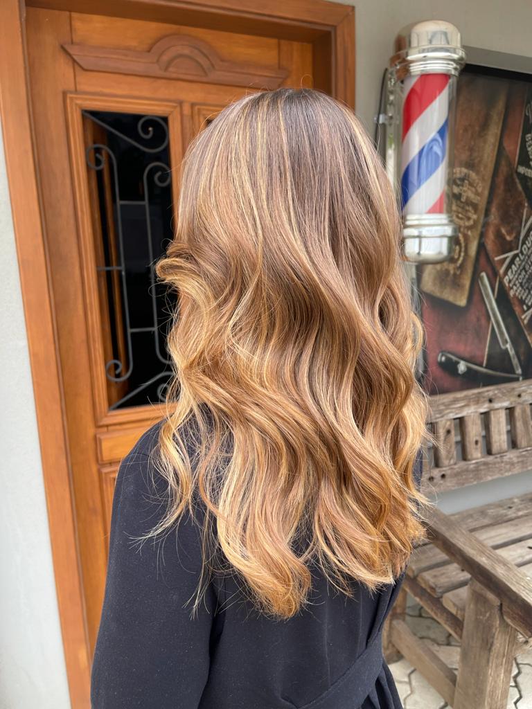 Wavy Hair With Honey Blonde Highlights — Low Maintenance Winter Haircuts