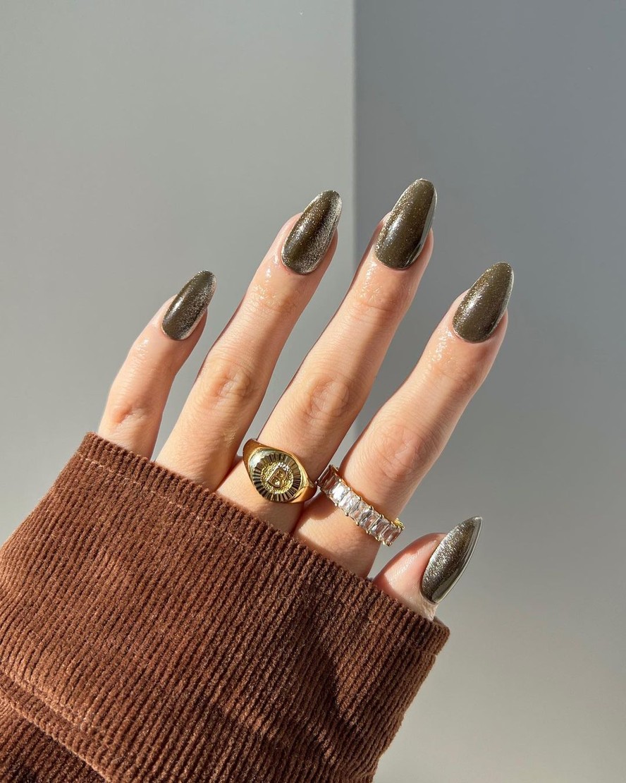 Olive Green Shimmer Long Almond Nails Olive Green Shimmer Long Almond Nails — Winter Nail Colors for Pale Skin