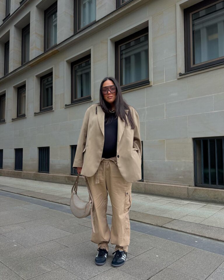 Oversized Blazer with Cargo Trousers and Sneakers — Winter Outfits with Sneakers