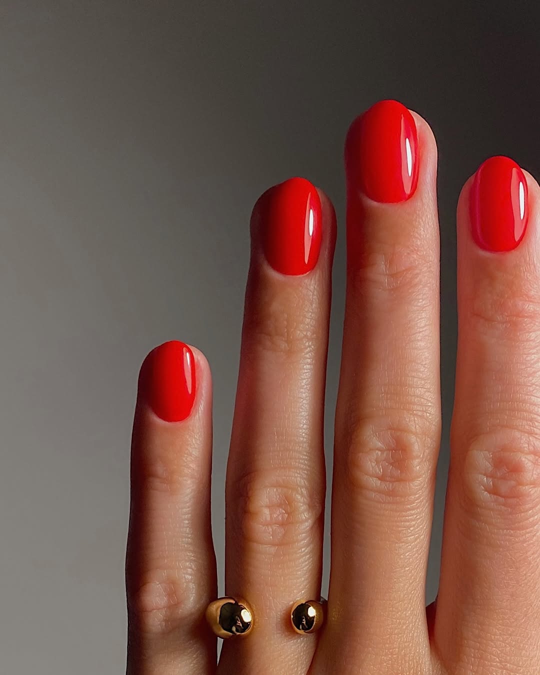 Classic Vibrant Red Glossy Oval Nails Classic Vibrant Red Glossy Oval Nails — Winter Red Nails