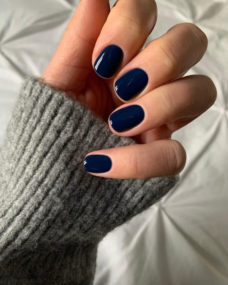 Solid Color Short Oval Deep Navy Glossy Solid Color Short Oval Deep Navy Glossy — Simple Winter Nails