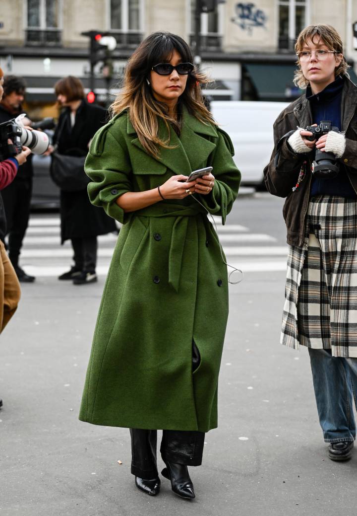Black Pointed-Toe Boots Outfit Idea — Winter Work Outfits
