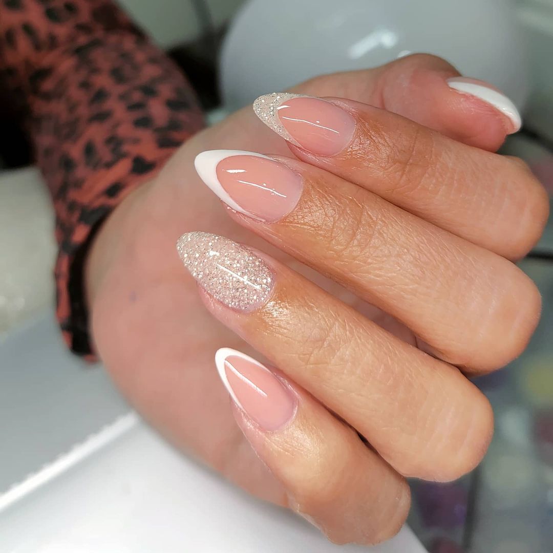 French Tip with Glitter Accent Almond Nails French Tip with Glitter Accent Almond Nails — Winter Almond Nails