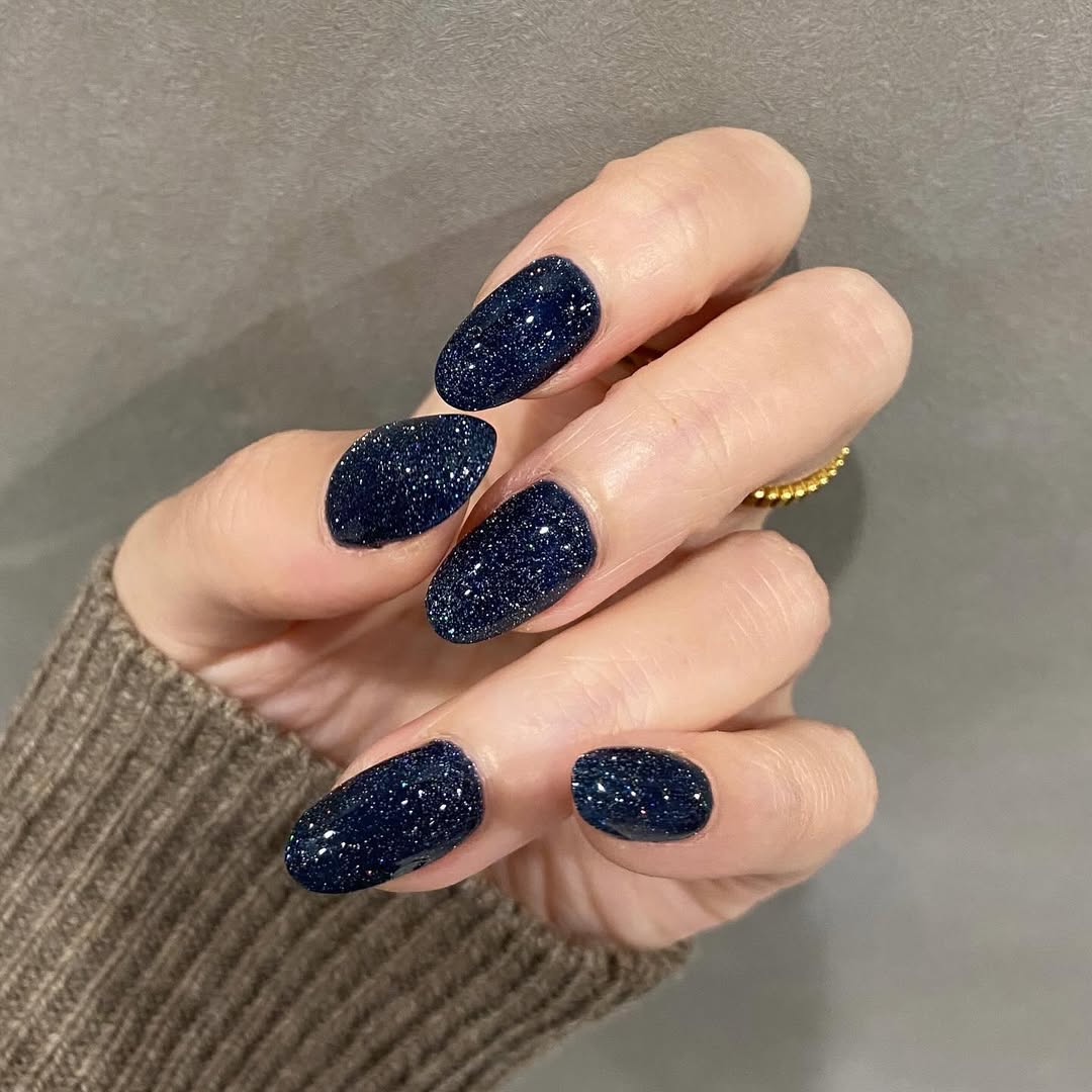 Subtle Glitter Navy Medium Oval — Navy Blue Nails