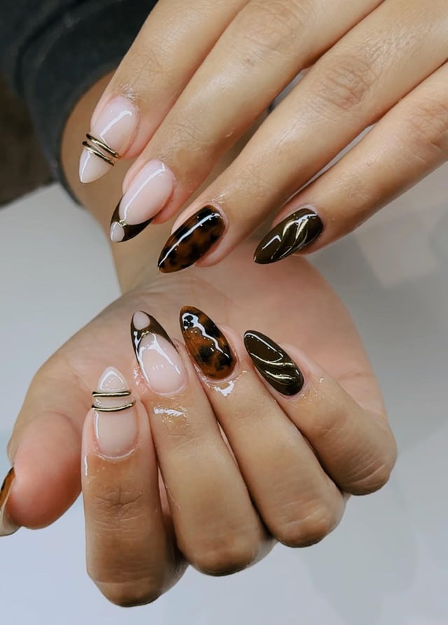 Classic Deep Red Glossy Medium Oval Classic Deep Red Glossy Medium Oval — Fall to Winter Nails