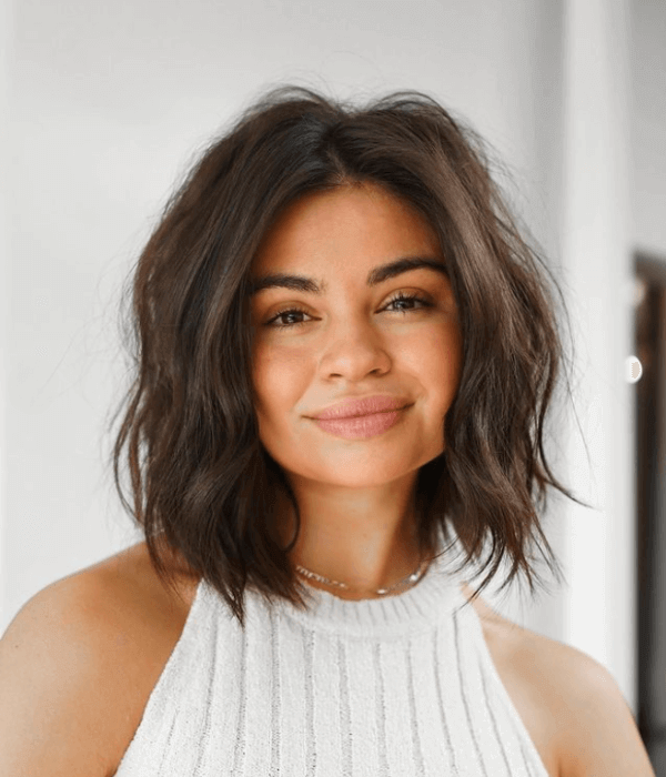 The Tousled Collarbone Bob — Winter Hairstyles for Round Faces
