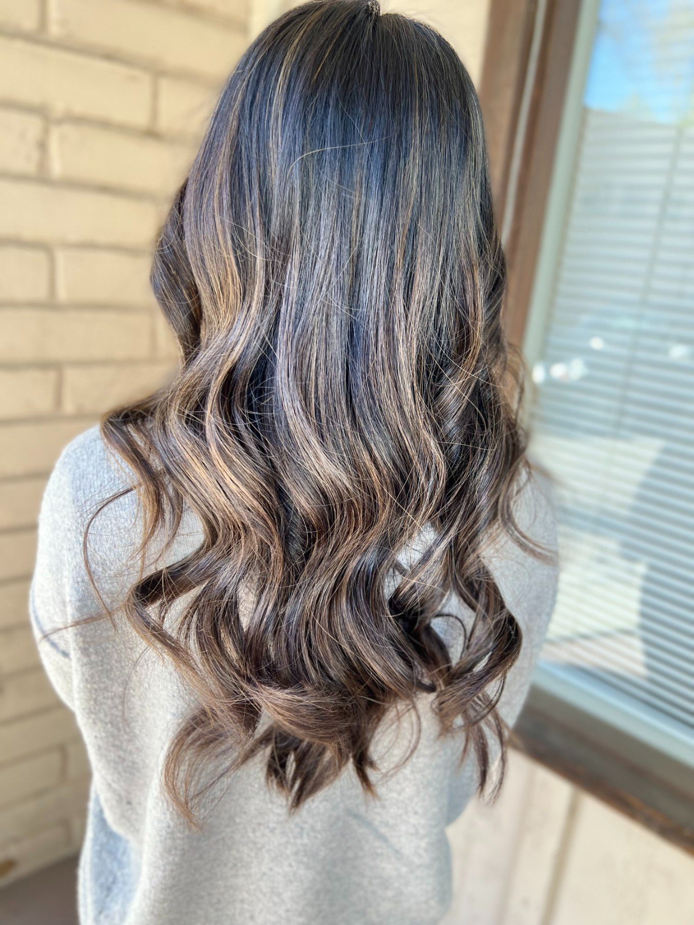 Back View Medium Crop Visual Idea Back View Medium Crop Visual Idea — Reverse Balayage