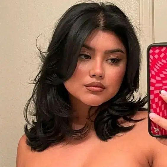 Collarbone Layers With Face-Framing Bangs — Winter Haircuts for Round Faces