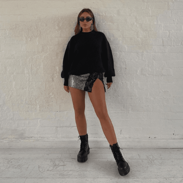 Glamorous Sequin Skirt with Oversized Sweater and Combat Boots Glamorous Sequin Skirt with Oversized Sweater and Combat Boots — Combat Boots Outfits