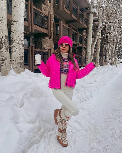 Bright Pink Puffer and White Snow Boots for a Bold Apres-Ski Statement Bright Pink Puffer and White Snow Boots for a Bold Apres-Ski Statement — Apres Ski Outfits