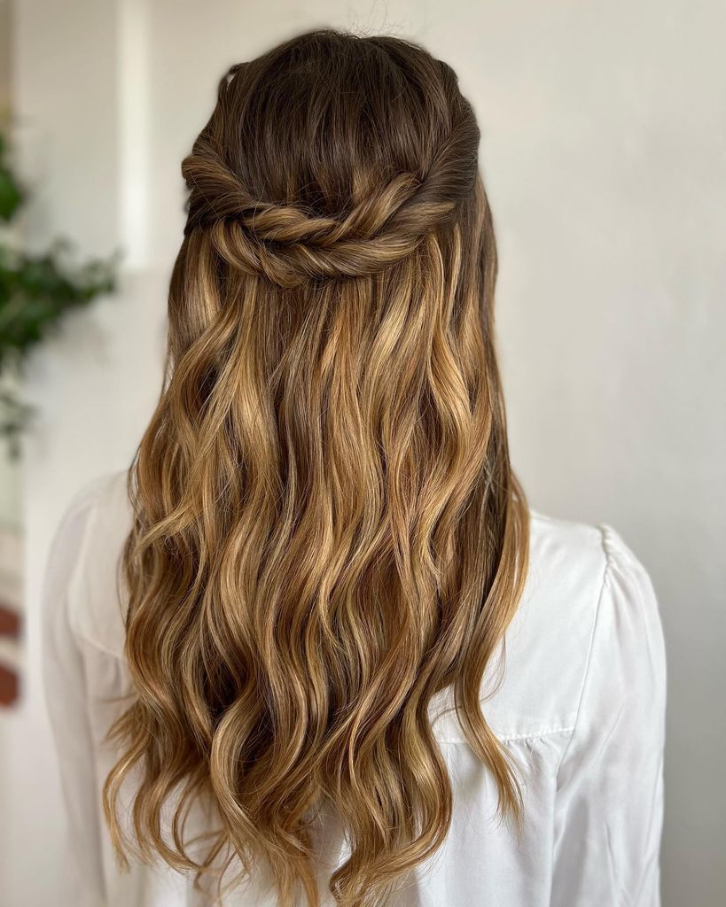 Wavy Half-Up With Crown Braid Wavy Half-Up With Crown Braid — Winter Hairstyles