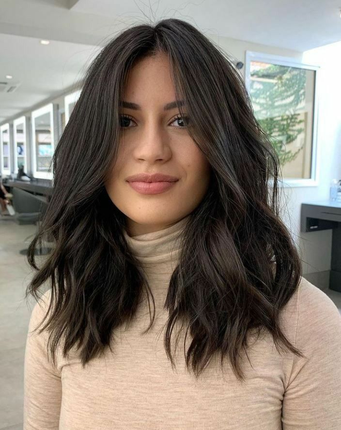 Layered Collarbone Lob With Caramel Highlights — Medium Length Winter Haircuts
