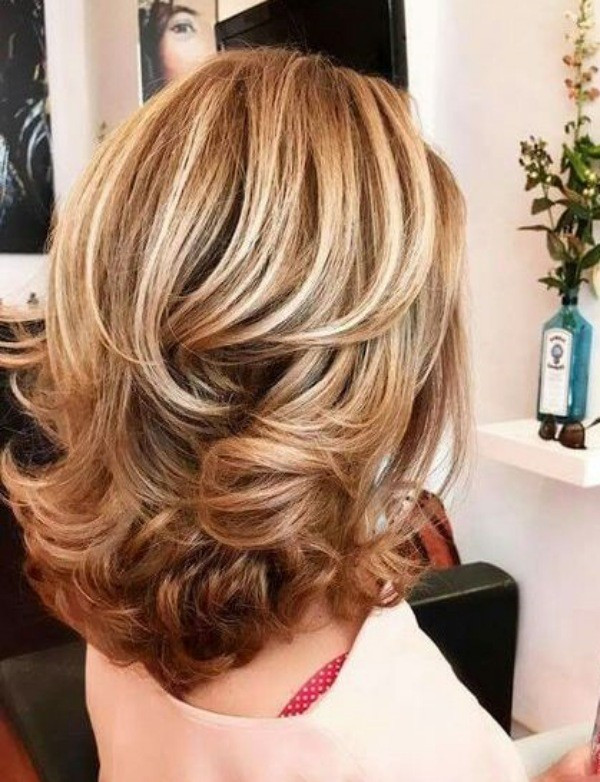 Layered Lob With Voluminous Waves Layered Lob With Voluminous Waves — Winter Layered Haircuts