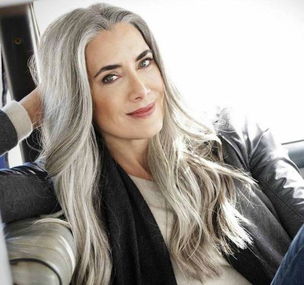 Long Wavy Gray With Silver Highlights Long Wavy Gray With Silver Highlights — Winter Hair Colors for Gray Hair