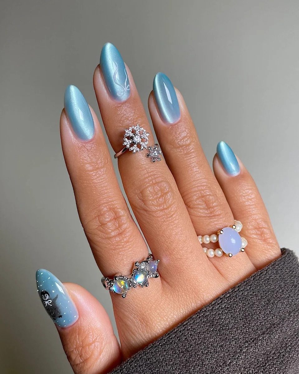 Icy Blue Cat-Eye Snowflake Nails Icy Blue Cat-Eye Snowflake Nails — Winter Oval Nails