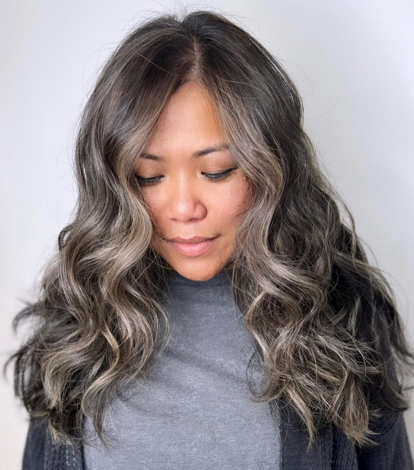 Mid-Back Visual Idea — Gray Blending Highlights