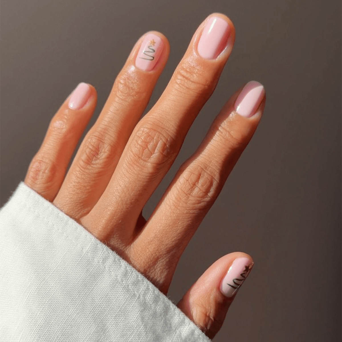 Pale Pink with Gold Christmas Tree Accent — Short Winter Gel Nails