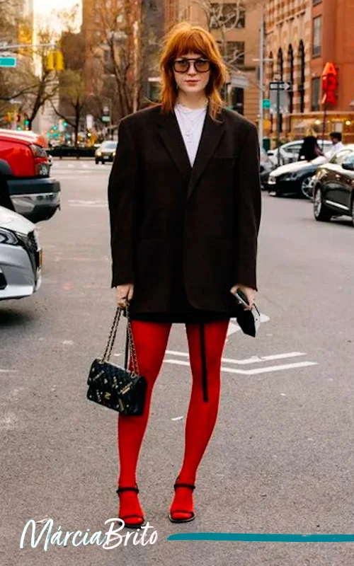 Red Tights with an Oversized Brown Blazer and White Tee — Tights Outfits