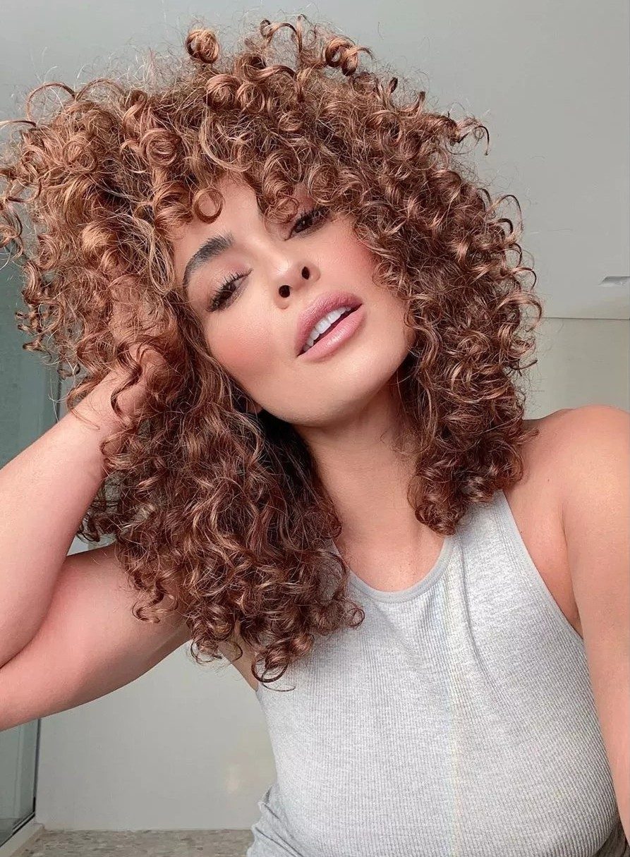 Collarbone Layers With Caramel Highlights — Winter Haircuts for Curly Hair