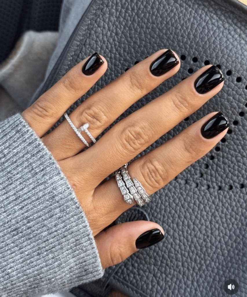Glossy Black Oval Nails Glossy Black Oval Nails — Winter Black Nails