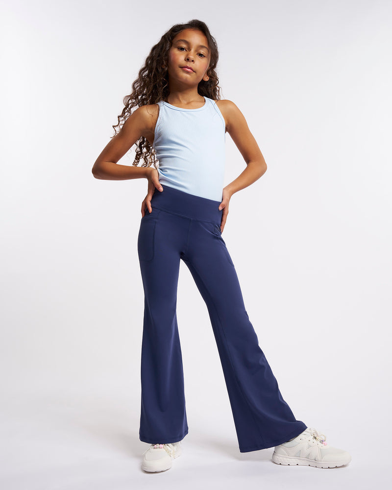 Athletic Casual Outfit Idea — Flare Leggings Outfits