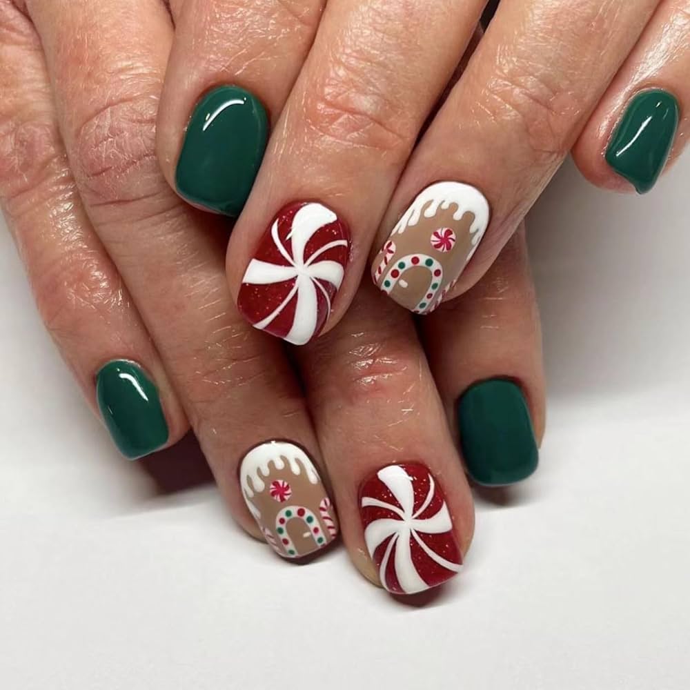 Deep Green Christmas Art Gingerbread House Nails Deep Green Christmas Art Gingerbread House Nails — Short Winter Nails