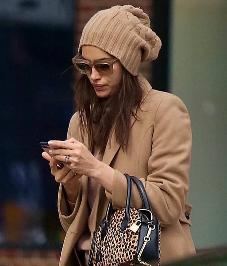 Straight Fine Hair With Beige Beanie — Winter Hat Hairstyles