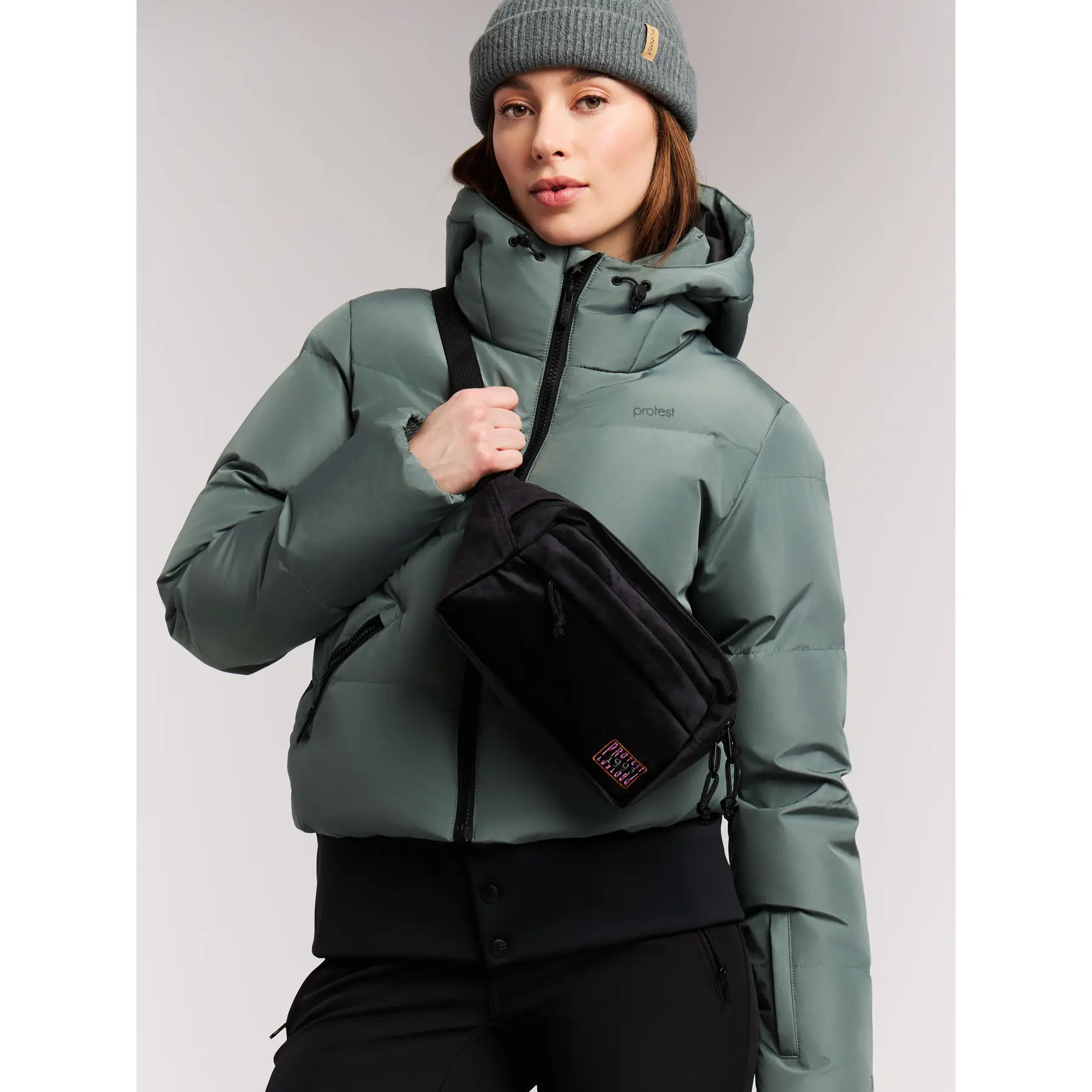 Green Puffer Jacket for a Casual Preppy Winter Outdoor Look Green Puffer Jacket for a Casual Preppy Winter Outdoor Look — Preppy Winter Outfits