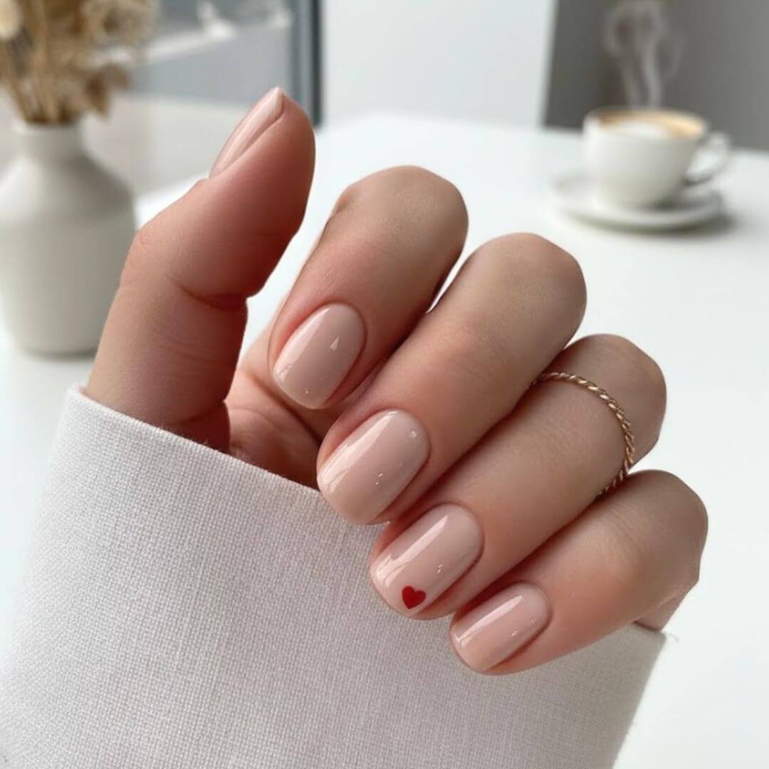 Minimalist Red Heart Short Oval Nails Minimalist Red Heart Short Oval Nails — Natural Winter Nails