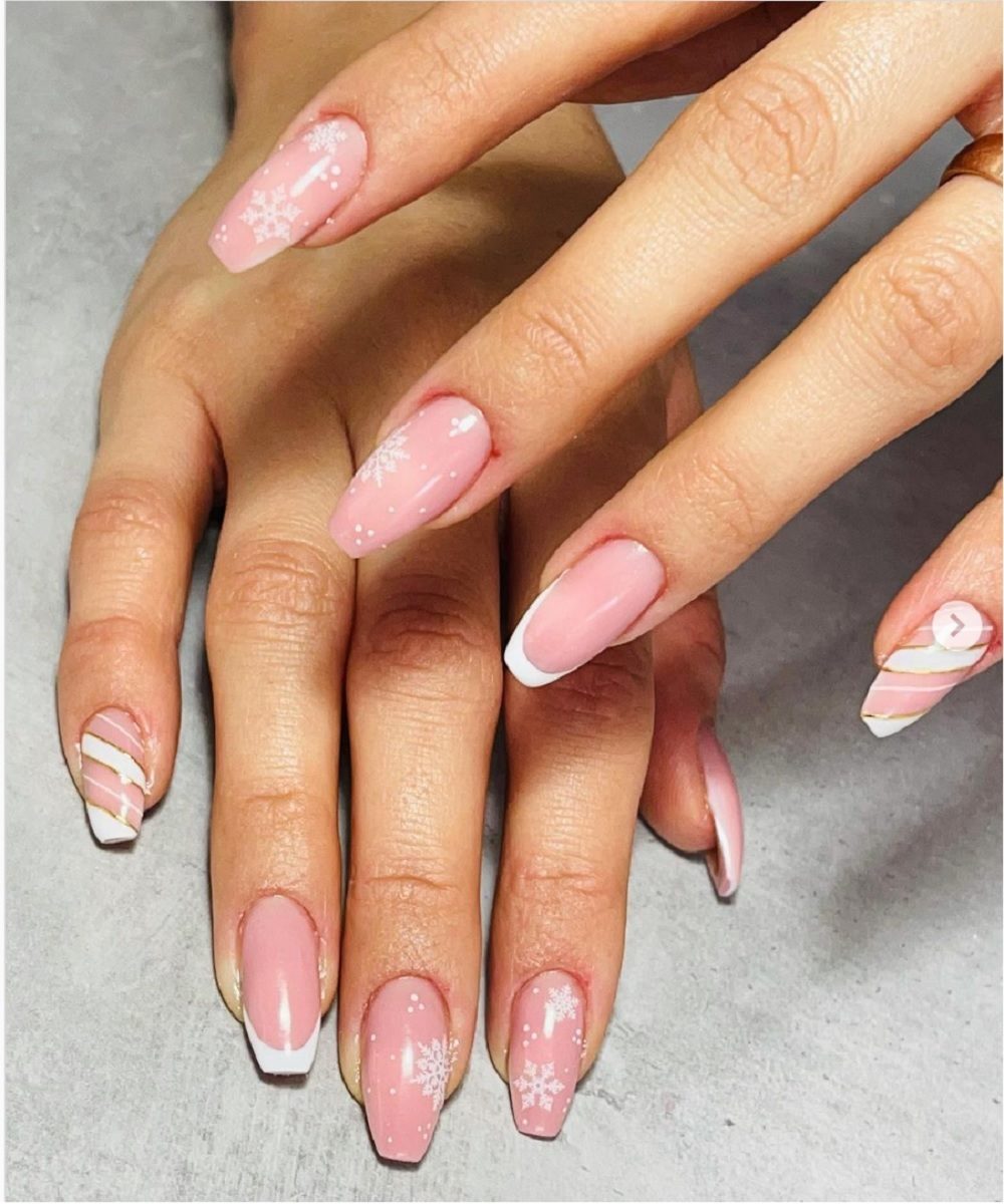 Winter Christmas Visual Idea — Snowflake Nails