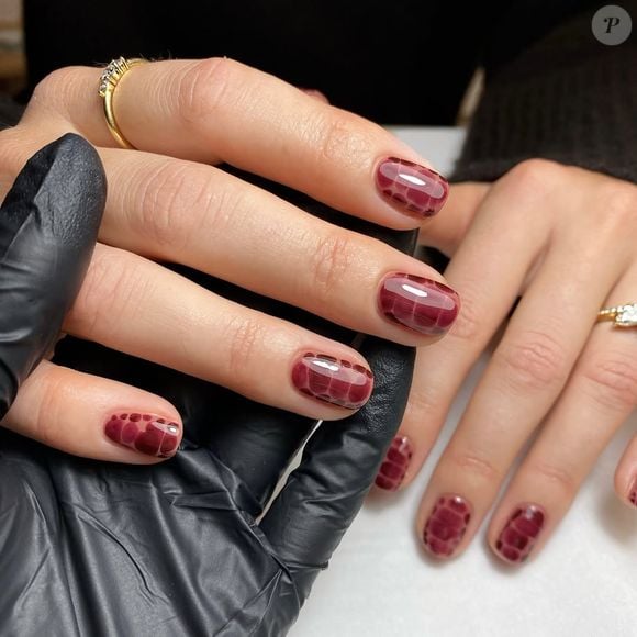 Crocodile Skin Pattern Visual Idea — Short Winter Square Nails