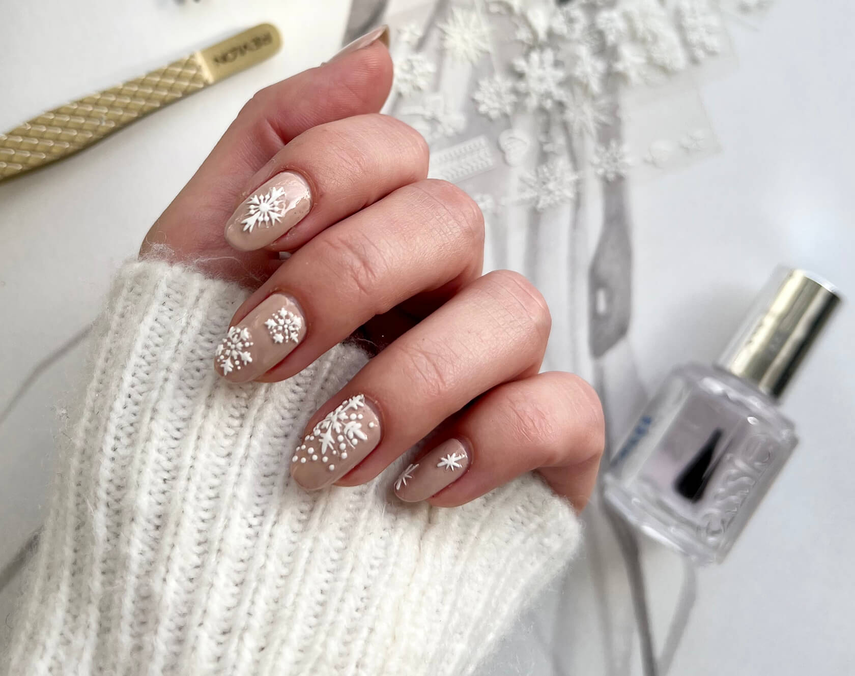 Snowflakes Visual Idea Snowflakes Visual Idea — Winter Nail Designs