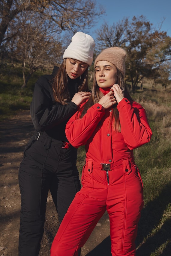 Matching Red and Black Ski Suits with Belts for Coordinated Style Matching Red and Black Ski Suits with Belts for Coordinated Style — Ski Outfits