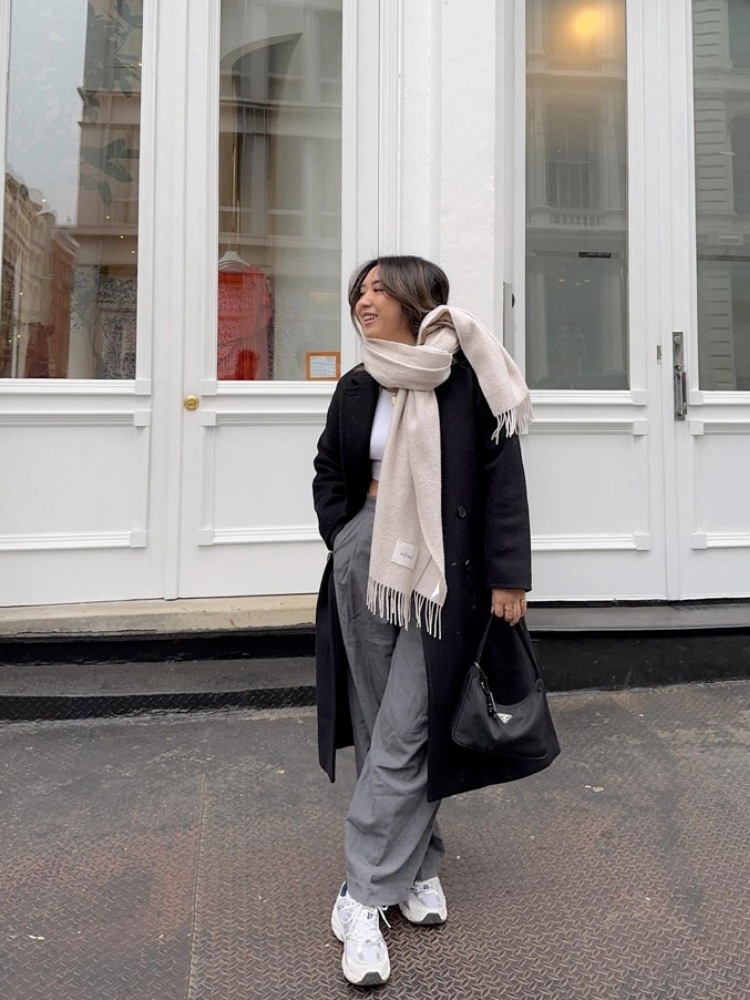 Black Coat with Wide-Leg Trousers and Fringe Scarf Black Coat with Wide-Leg Trousers and Fringe Scarf — Dressy Winter Outfits