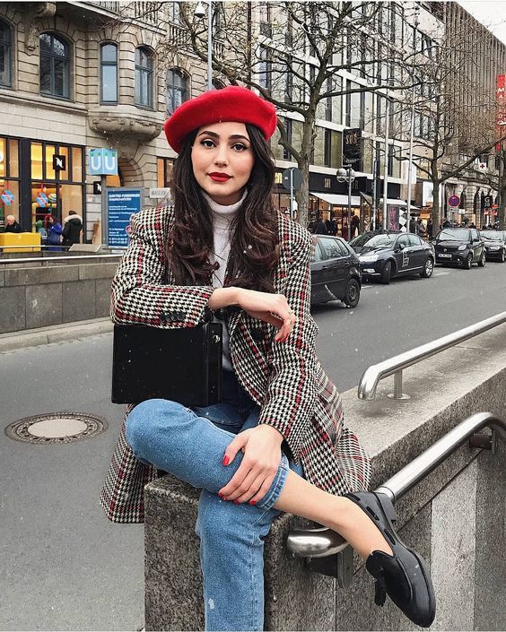 Black Loafers Outfit Idea — Beret Outfits