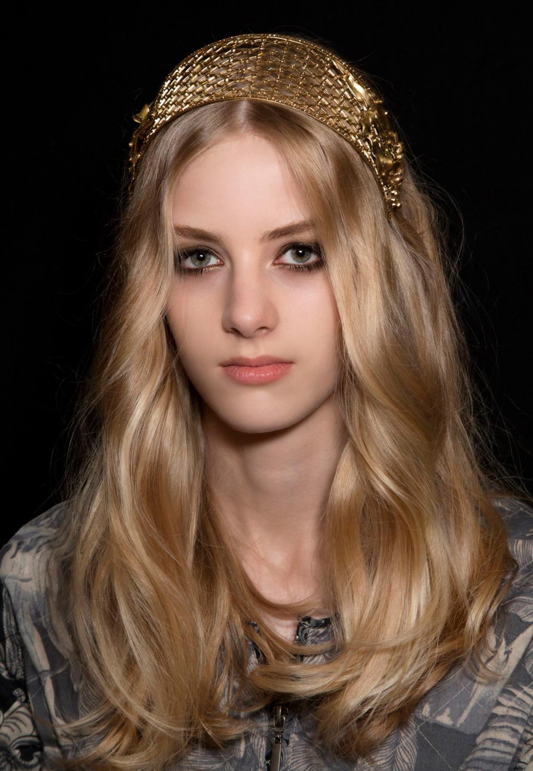 Mid Back Thick Ash Blonde Voluminous Waves With Golden Headband Mid Back Thick Ash Blonde Voluminous Waves With Golden Headband — Winter Hairstyles with Headband