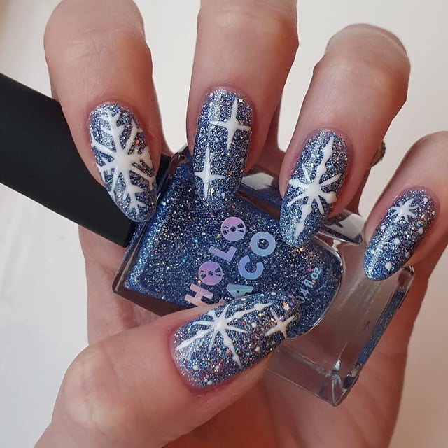 Sparkling Blue Glitter Oval Nails Sparkling Blue Glitter Oval Nails — Winter Nail Art