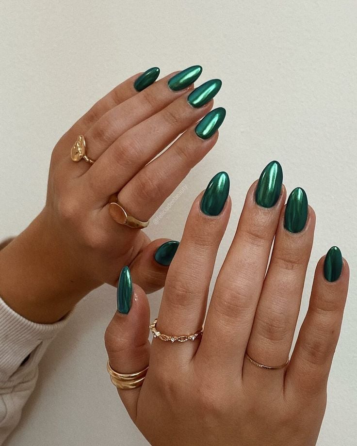 Visible Visual Idea — Emerald Green Nails