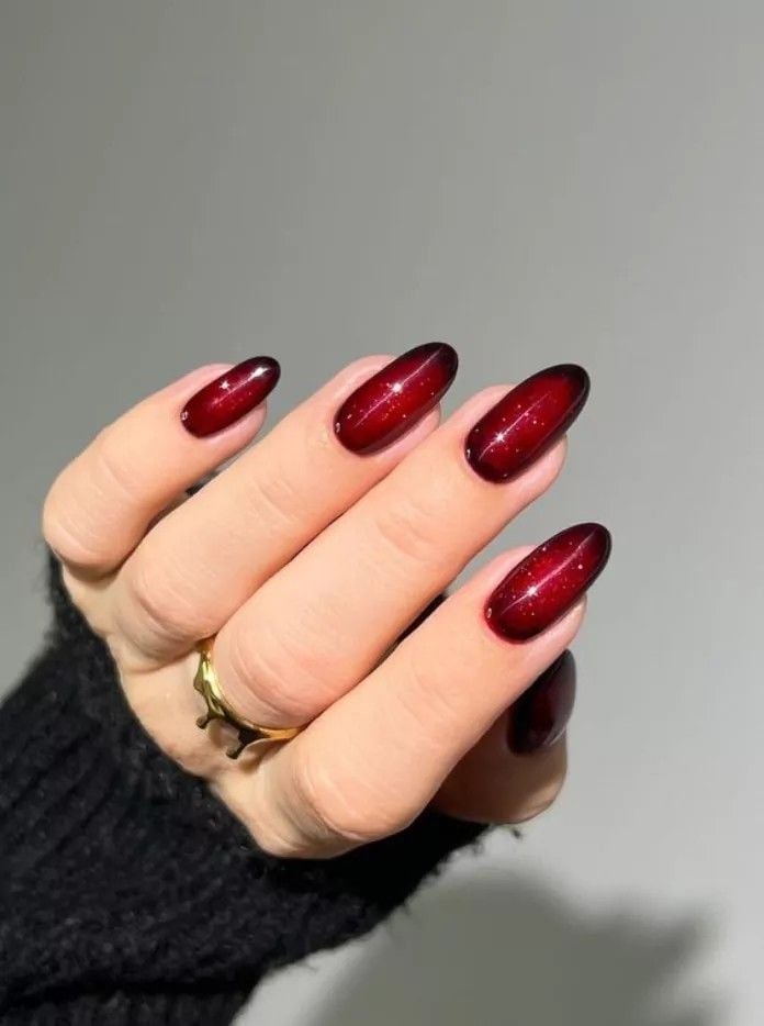 Subtle Glitter Deep Red Oval Nails Subtle Glitter Deep Red Oval Nails — Winter Red Nails