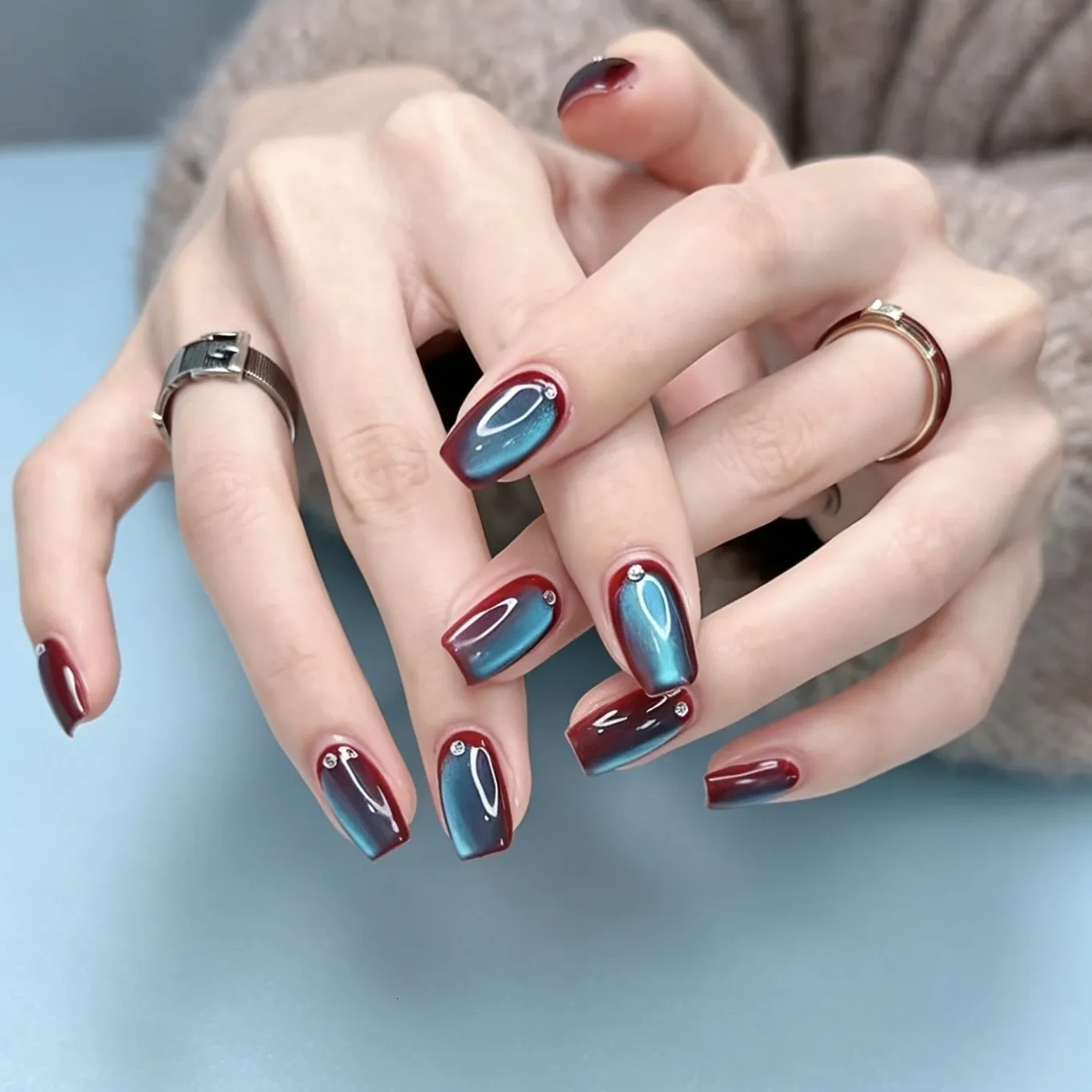 Burgundy Blue-Green Dual-Tone Cat Eye — Winter Cat Eye Nails