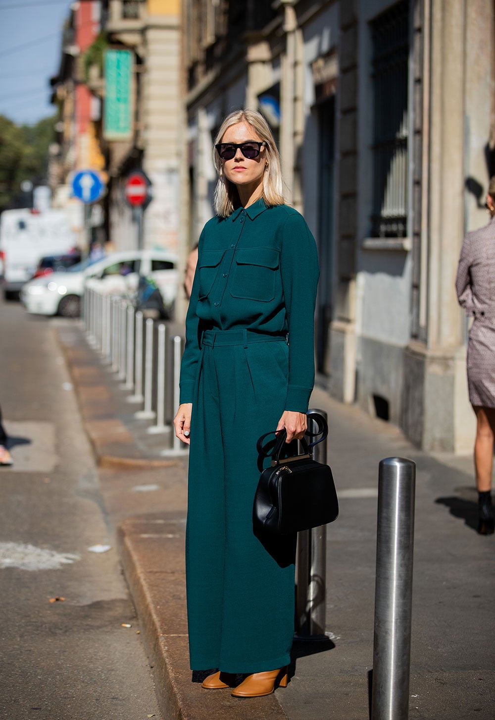 Teal Suit with Wide-Leg Trousers for an Elegant Brunch Teal Suit with Wide-Leg Trousers for an Elegant Brunch — Winter Brunch Outfits