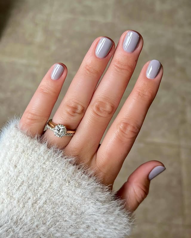 Cozy Light Gray Short Round — Winter Gray Nails